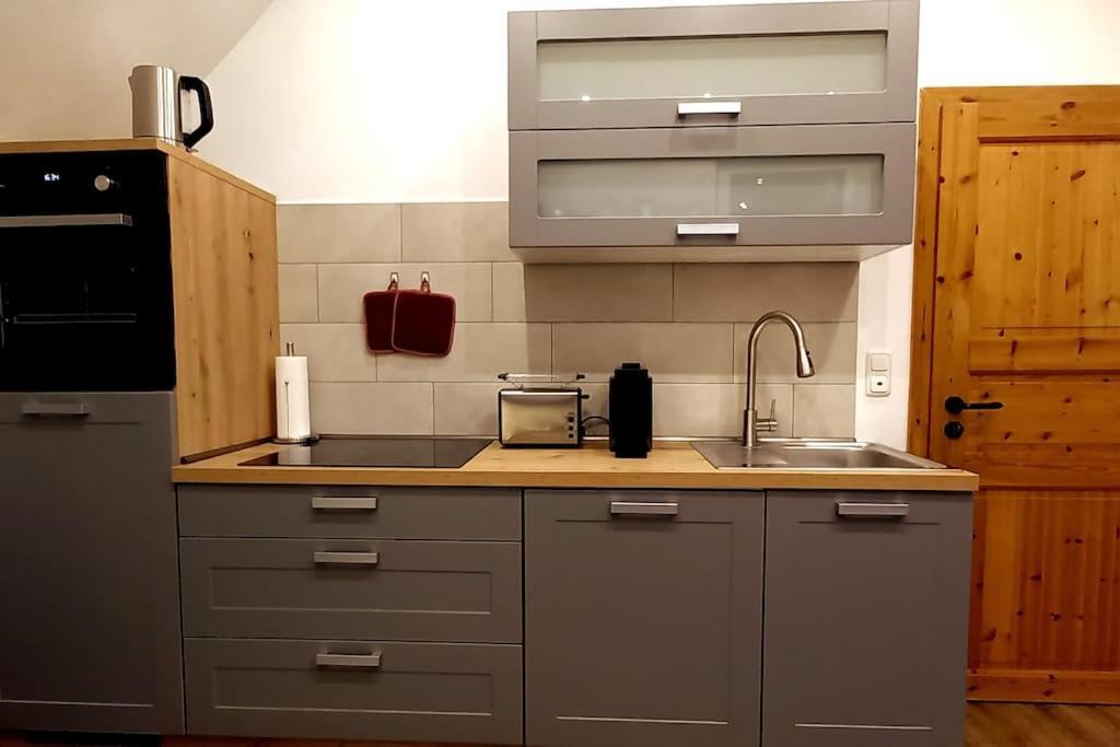 Kleine, gemütliche Dachgeschosswohnung Laudenbach  Exterior foto