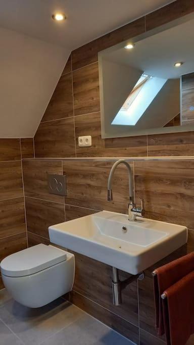 Kleine, gemütliche Dachgeschosswohnung Laudenbach  Exterior foto